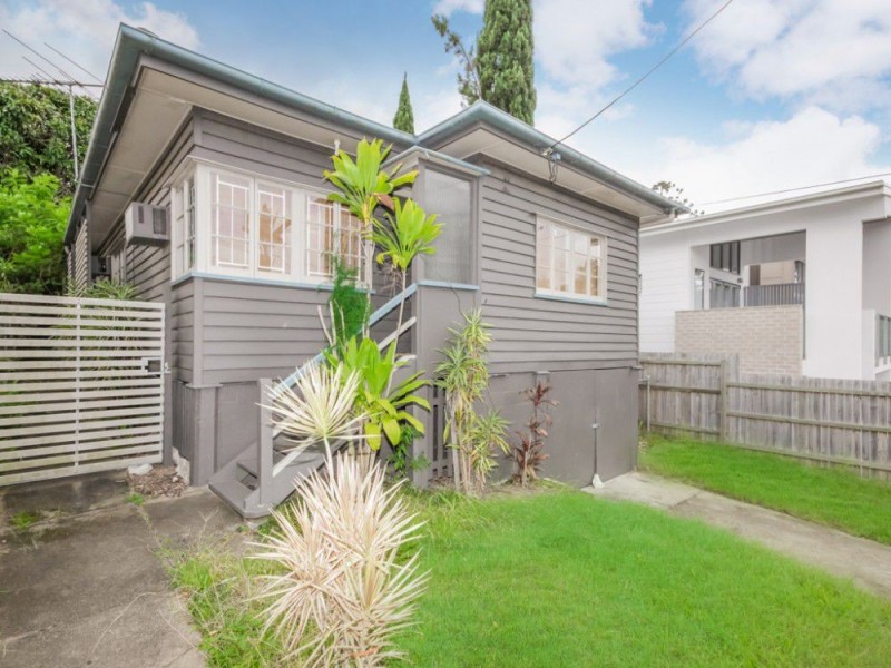 10 Newcross Street, Indooroopilly QLD 4068