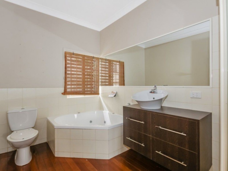 10 Newcross Street, Indooroopilly QLD 4068
