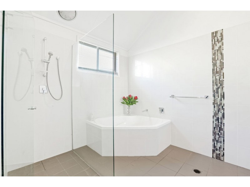 166 Bapaume Road, Holland Park West QLD 4121