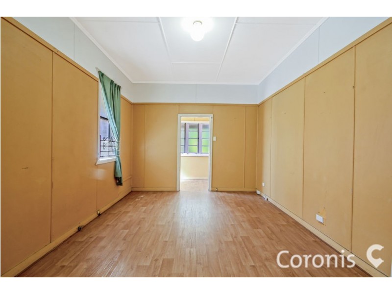 10 Tarn Street, Fairfield QLD 4103