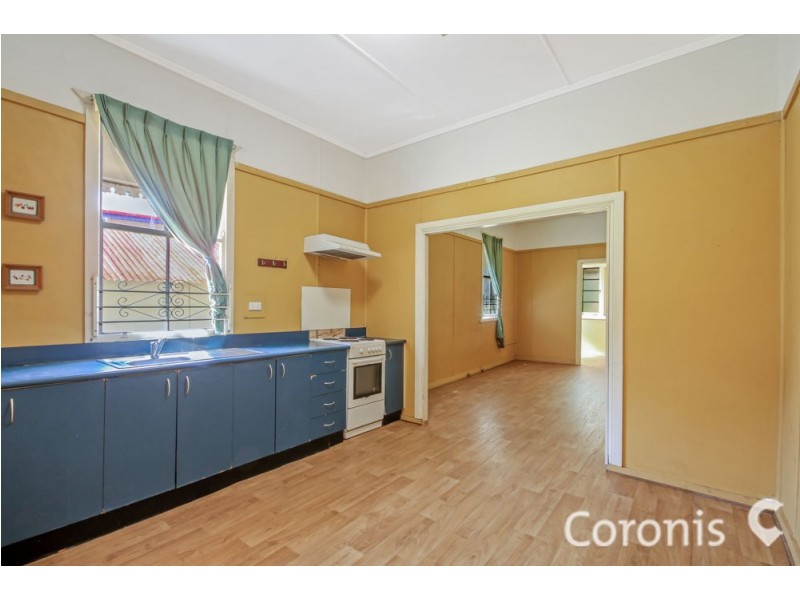 10 Tarn Street, Fairfield QLD 4103