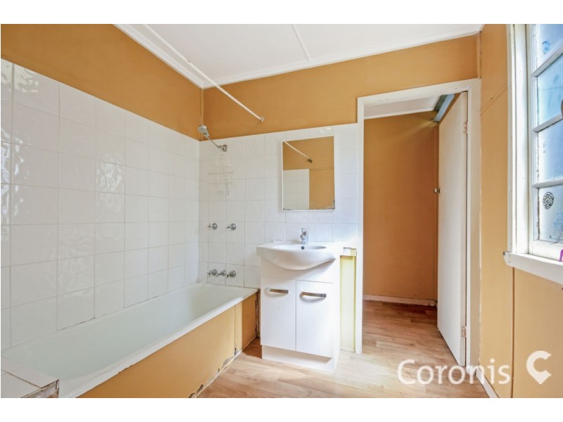 10 Tarn Street, Fairfield QLD 4103