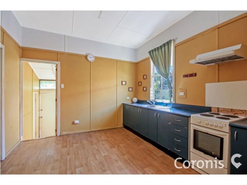 10 Tarn Street, Fairfield QLD 4103