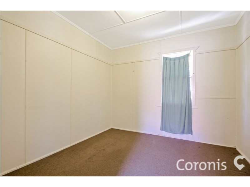 10 Tarn Street, Fairfield QLD 4103