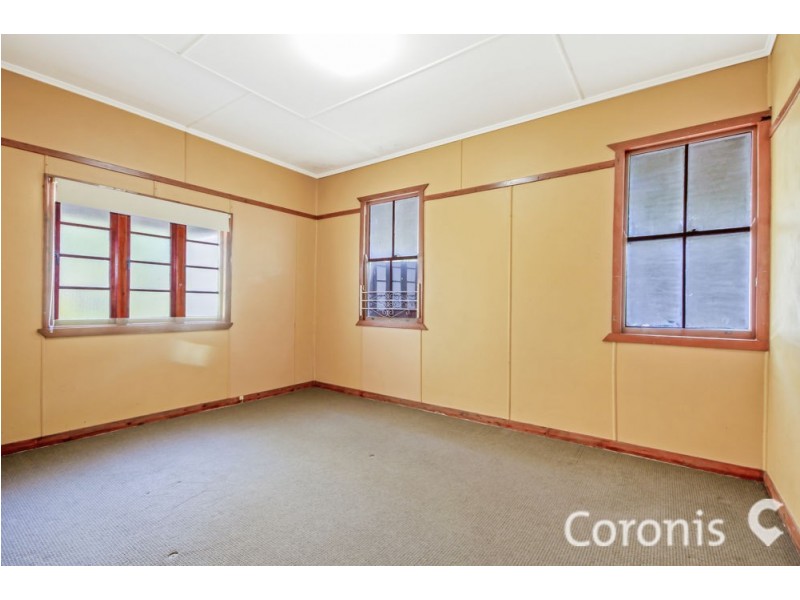 10 Tarn Street, Fairfield QLD 4103