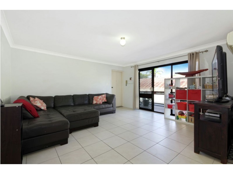 2/17 Logan Street, Greenslopes QLD 4120