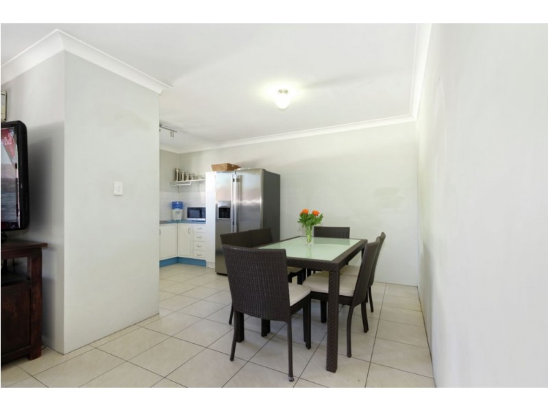 2/17 Logan Street, Greenslopes QLD 4120