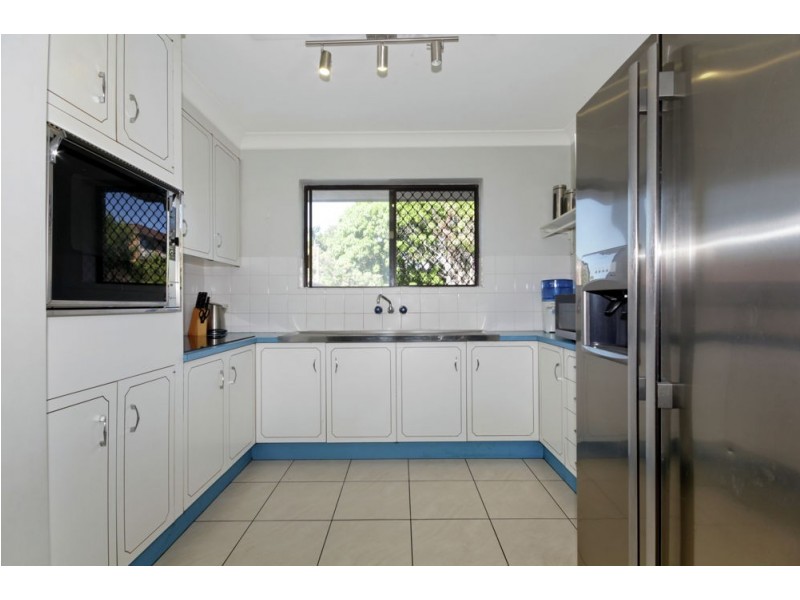 2/17 Logan Street, Greenslopes QLD 4120