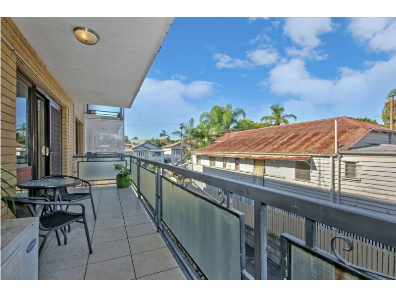 2/17 Logan Street, Greenslopes QLD 4120