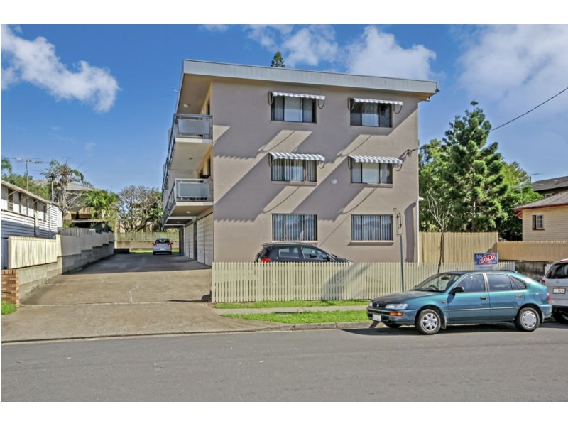 2/17 Logan Street, Greenslopes QLD 4120