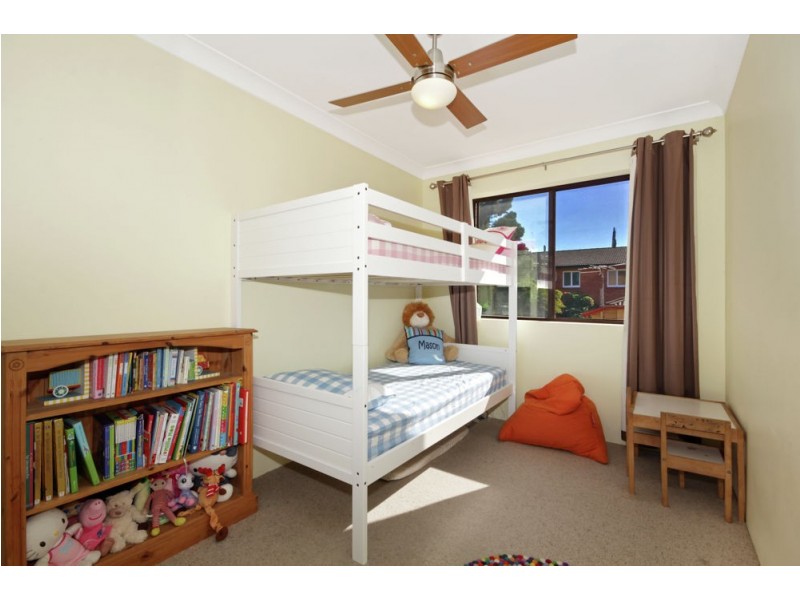 2/17 Logan Street, Greenslopes QLD 4120