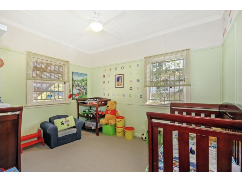 11 Rowton Street, Holland Park QLD 4121