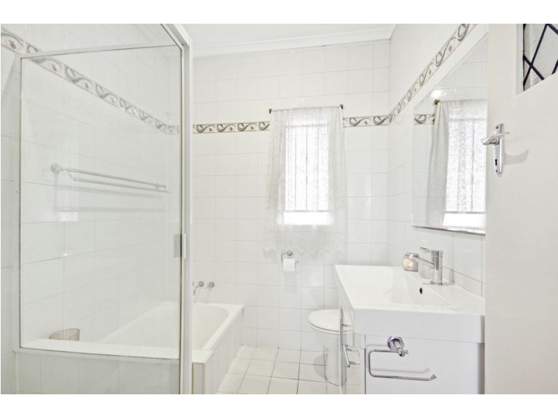 11 Rowton Street, Holland Park QLD 4121