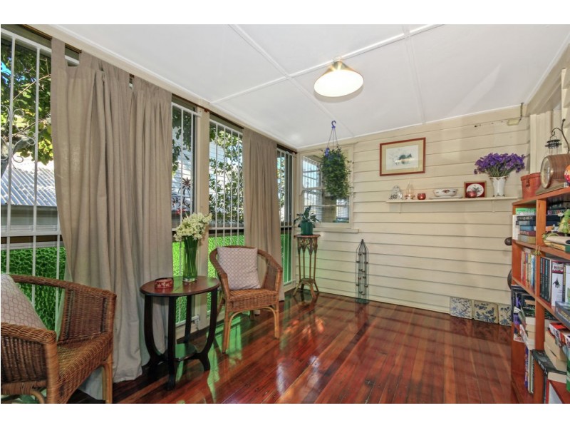 11 Rowton Street, Holland Park QLD 4121