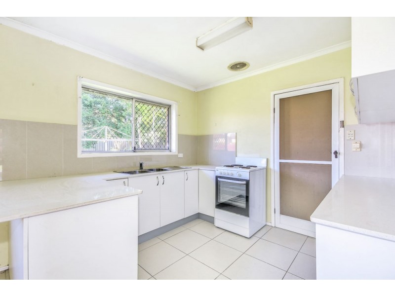 4 Privet Place, Mansfield QLD 4122