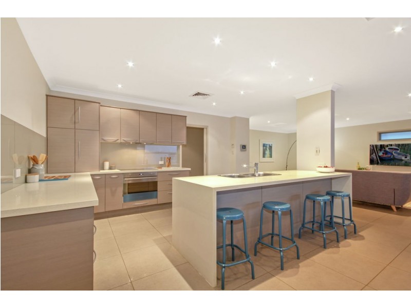 98 Hibiscus Close, Wishart QLD 4122