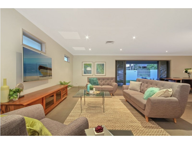 98 Hibiscus Close, Wishart QLD 4122