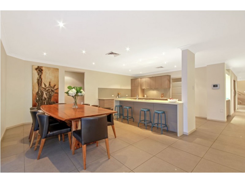 98 Hibiscus Close, Wishart QLD 4122