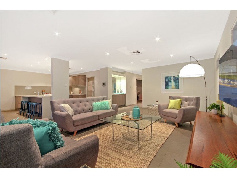 98 Hibiscus Close, Wishart QLD 4122