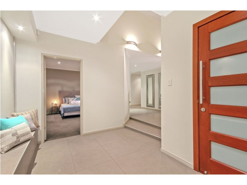 98 Hibiscus Close, Wishart QLD 4122