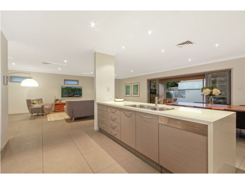 98 Hibiscus Close, Wishart QLD 4122