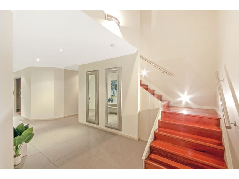 98 Hibiscus Close, Wishart QLD 4122