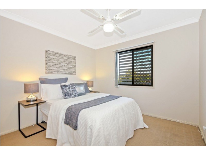 2/12 Cosgrove Street, Annerley QLD 4103