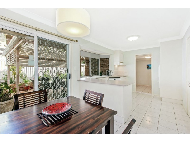2/37 Cedar Street, Greenslopes QLD 4120