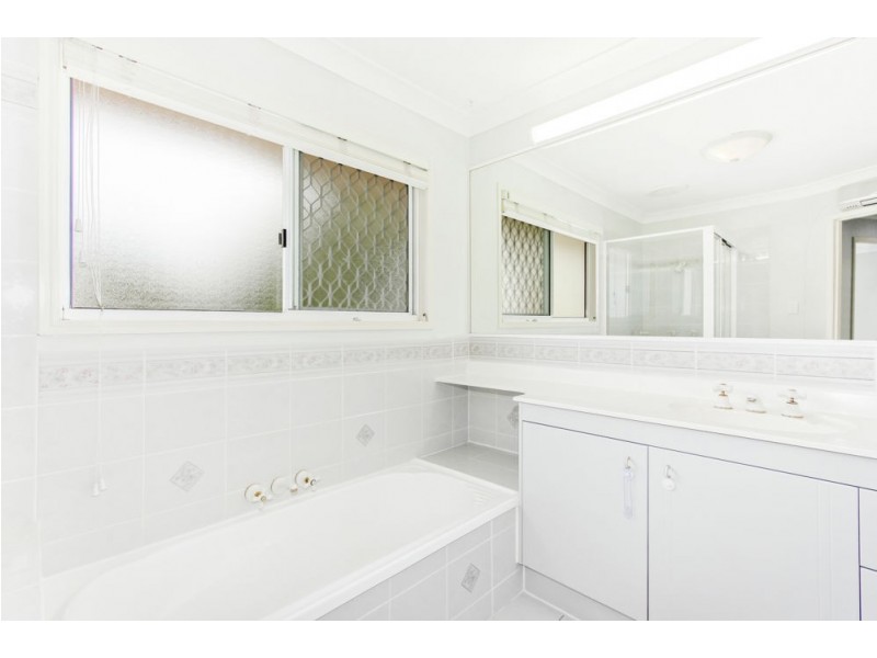 2/37 Cedar Street, Greenslopes QLD 4120