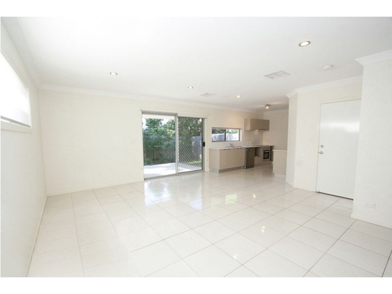 2/17 Hilltop Court, Carina QLD 4152