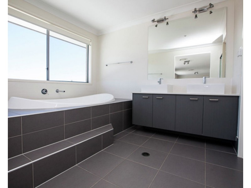 5 Yeates Close, Carindale QLD 4152