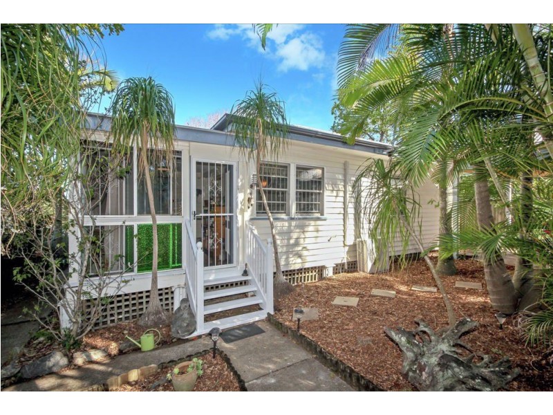 11 Rowton Street, Holland Park QLD 4121