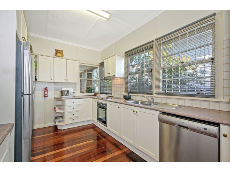 11 Rowton Street, Holland Park QLD 4121