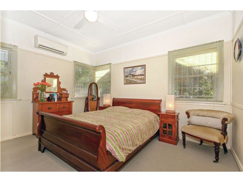 11 Rowton Street, Holland Park QLD 4121