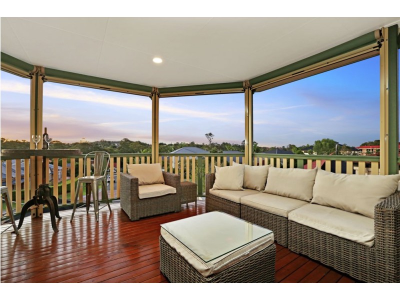 83 Delaney Circuit, Carindale QLD 4152