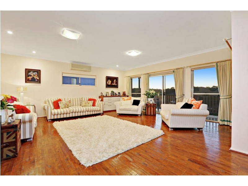 83 Delaney Circuit, Carindale QLD 4152