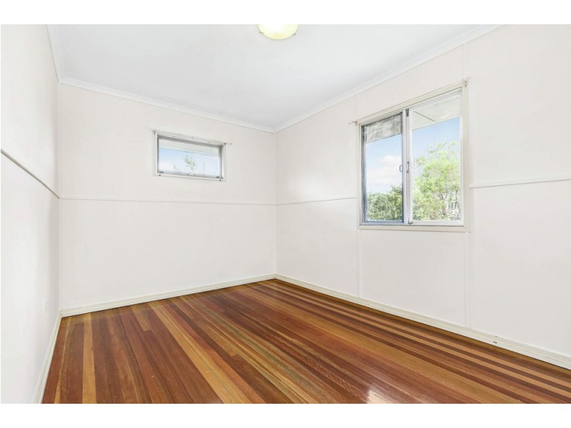 27 Mapleton Street, Mount Gravatt East QLD 4122