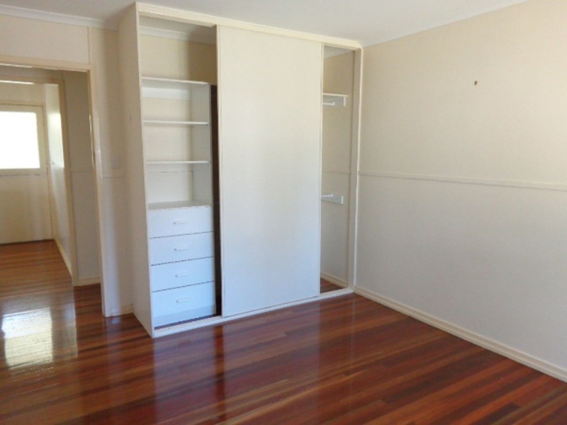 27 Mapleton Street, Mount Gravatt East QLD 4122
