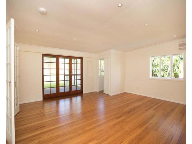 20 Long Street, Camp Hill QLD 4152