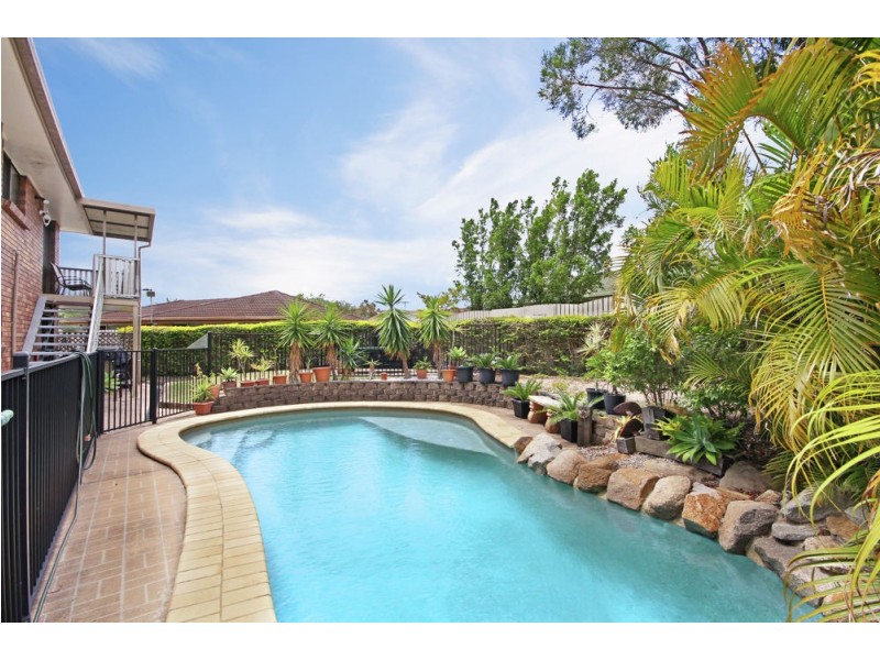 6 Lindisfarne Street, Carindale QLD 4152