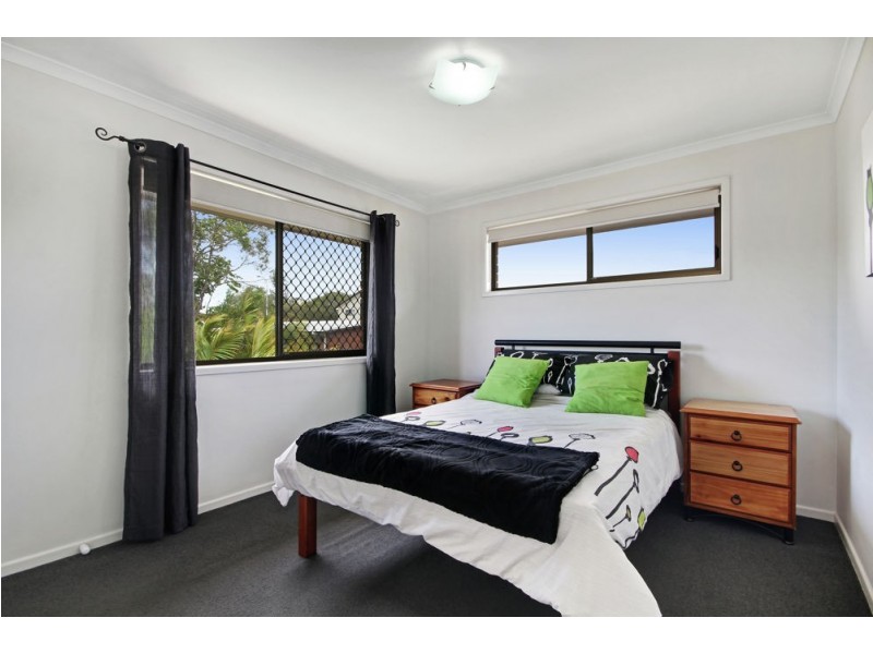 6 Lindisfarne Street, Carindale QLD 4152