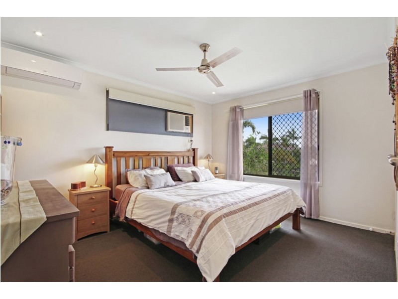 6 Lindisfarne Street, Carindale QLD 4152