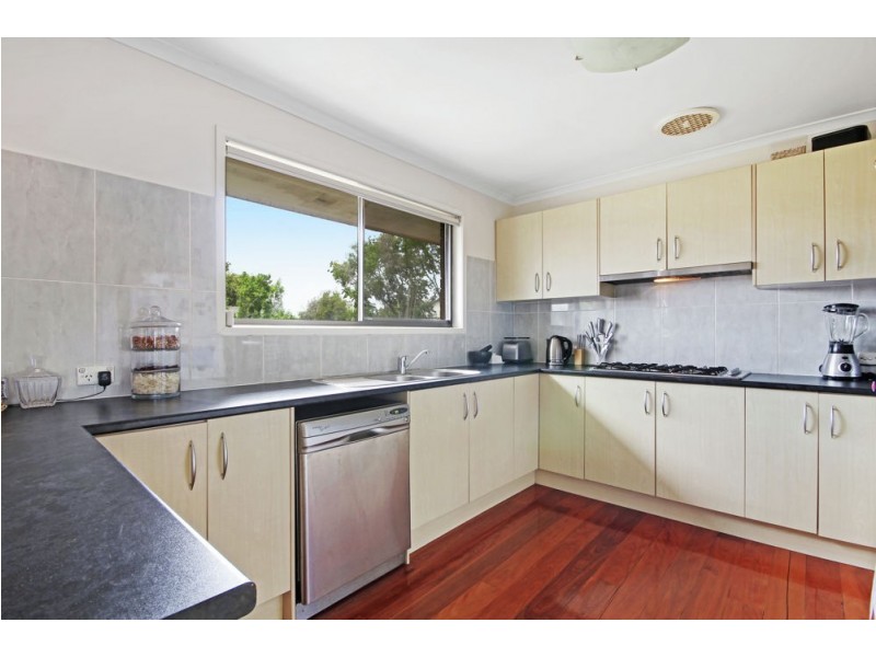 6 Lindisfarne Street, Carindale QLD 4152