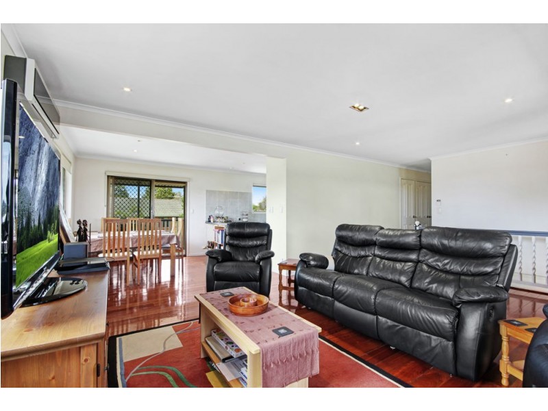 6 Lindisfarne Street, Carindale QLD 4152