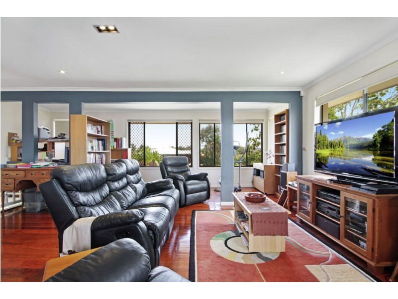 6 Lindisfarne Street, Carindale QLD 4152