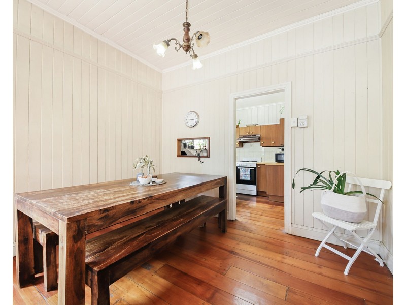 18 Gladstone Street, Coorparoo QLD 4151