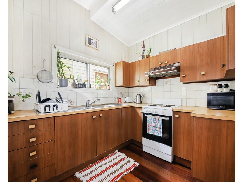 18 Gladstone Street, Coorparoo QLD 4151