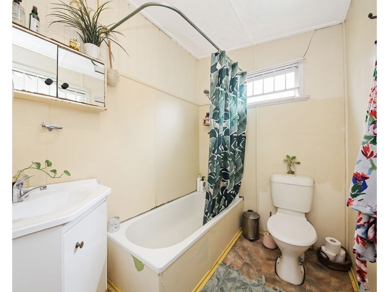 18 Gladstone Street, Coorparoo QLD 4151