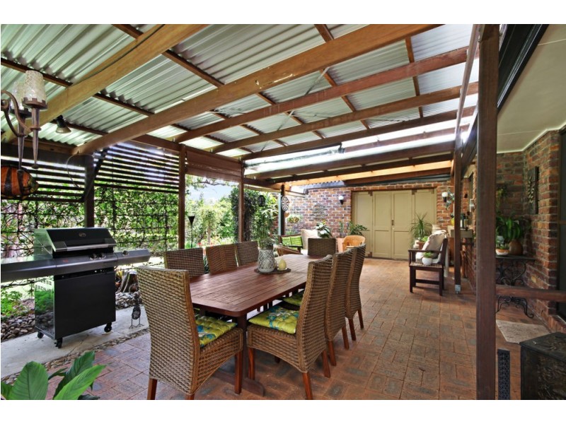 99 Woodlands Drive, Rochedale South QLD 4123