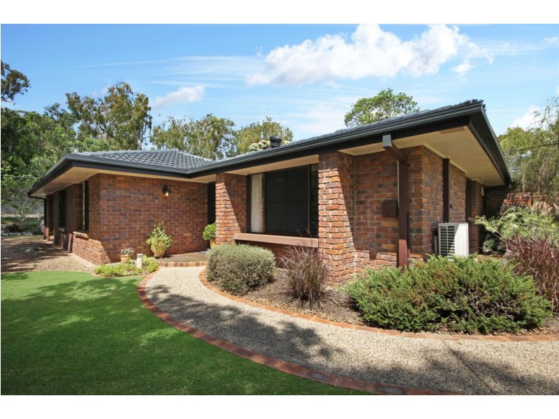 99 Woodlands Drive, Rochedale South QLD 4123